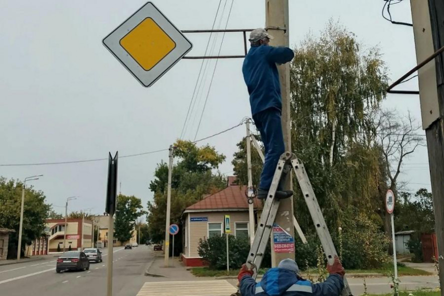 В Тамбове в этом году установили 324 дорожных знака В Тамбове в этом году установили 324 дорожных знака