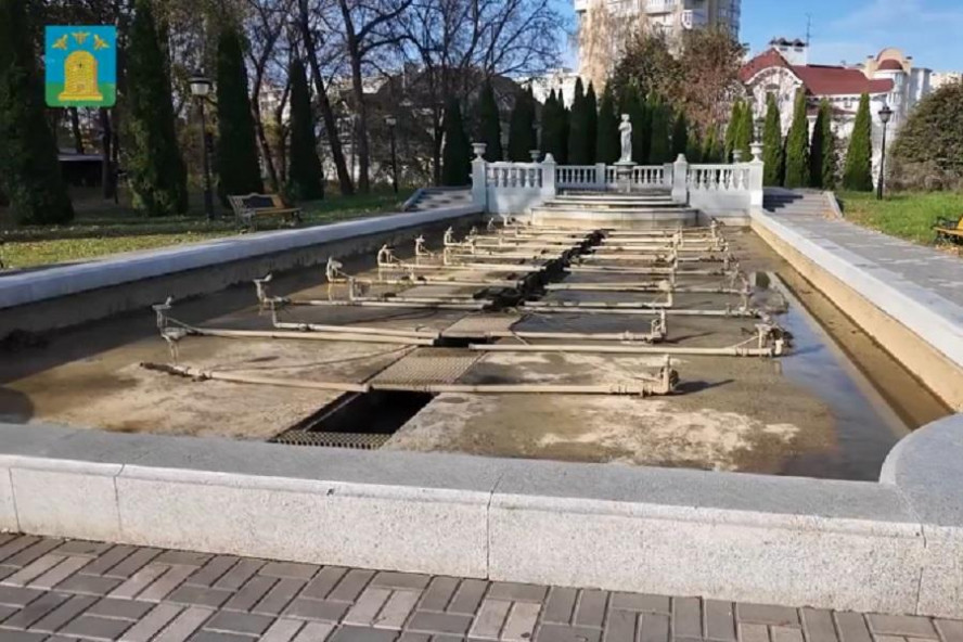 В Тамбове фонтаны готовят к зиме В Тамбове фонтаны готовят к зиме