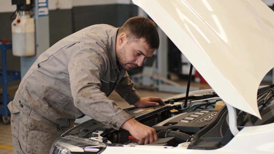 Lada Iskra: первое ТО подорожало до 14 900 рублей