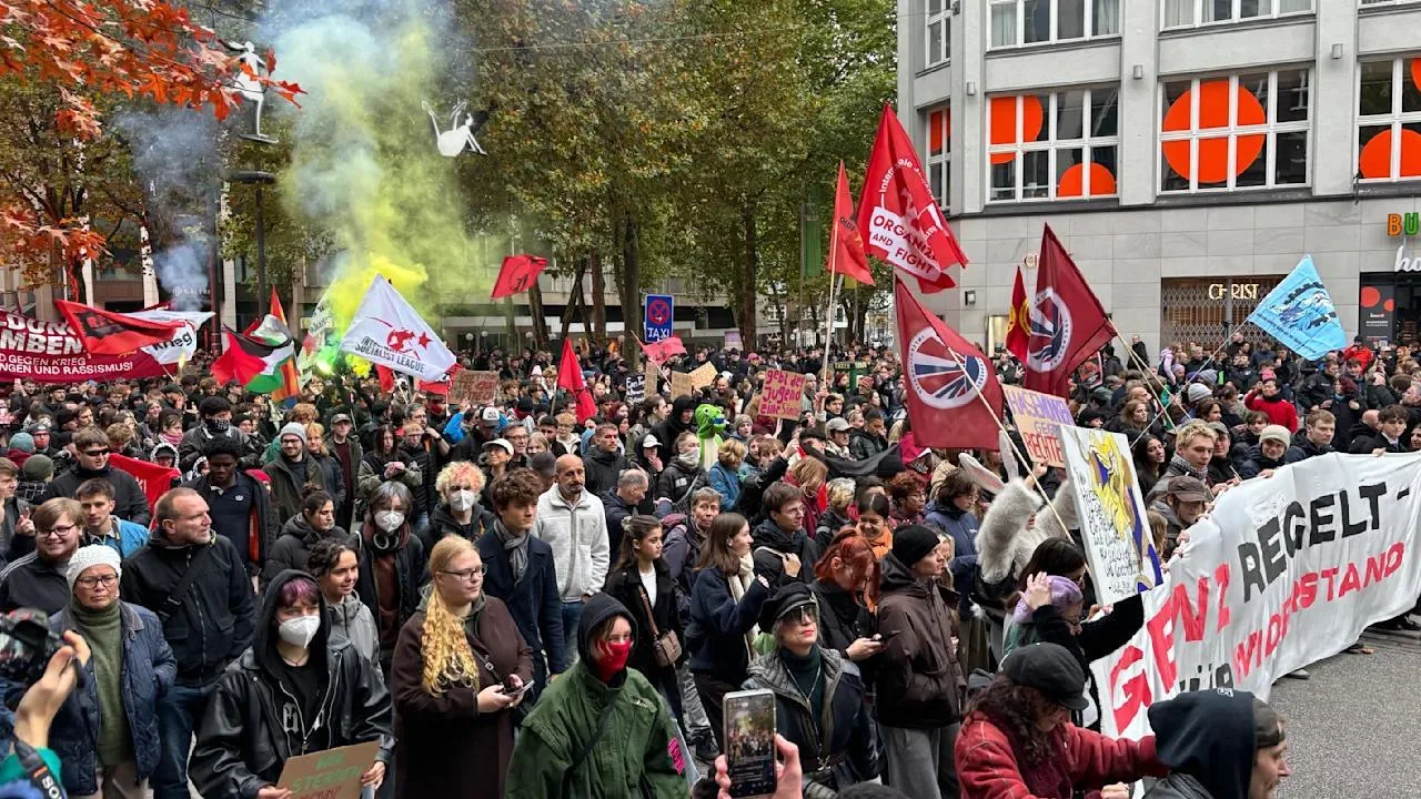 Протесты поколения Z в Германии: молодёжь требует отставки Мерца и пересмотра военной службы