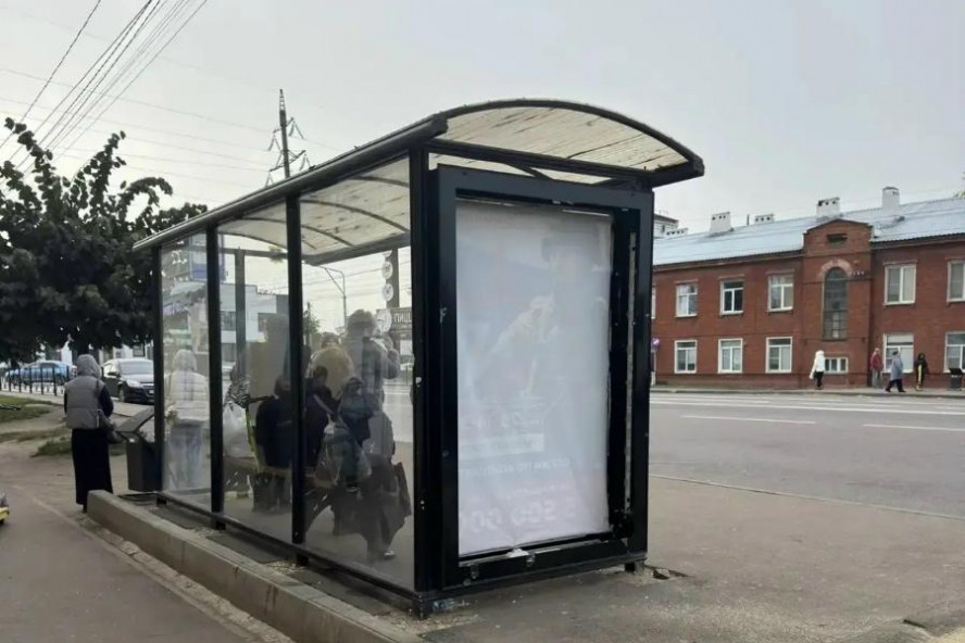 В Тамбове подросток разбил остановку на улице Гастелло