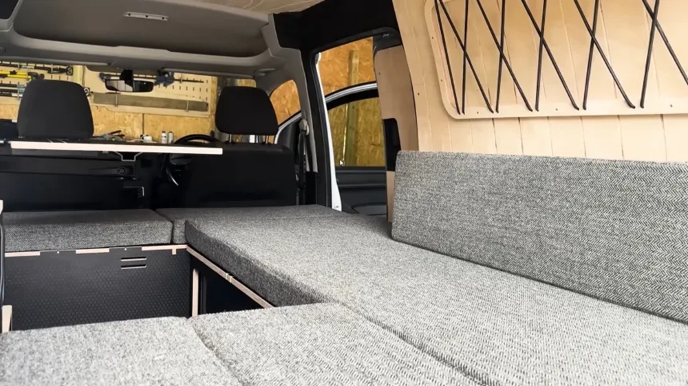 Мини-дом на колесах Adventure Bus 3.0: сочетание компактности и удобства в одном фургоне