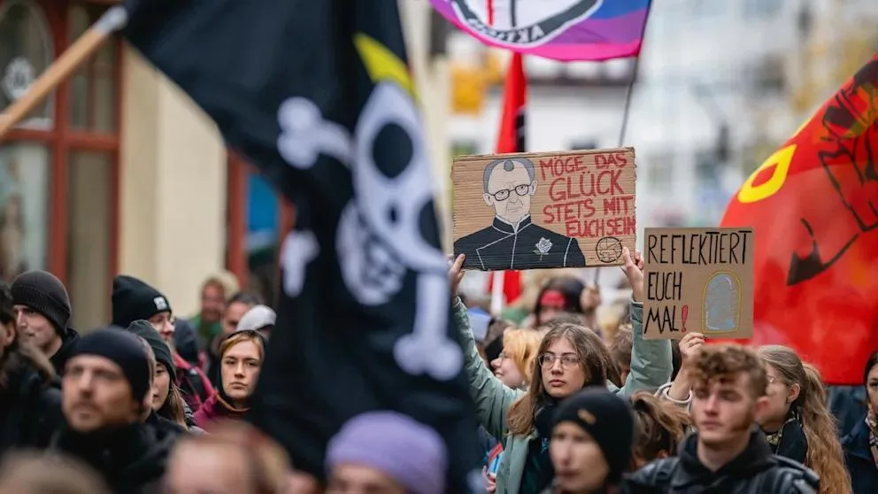 Протесты поколения Z в Германии: молодёжь требует отставки Мерца и пересмотра военной службы