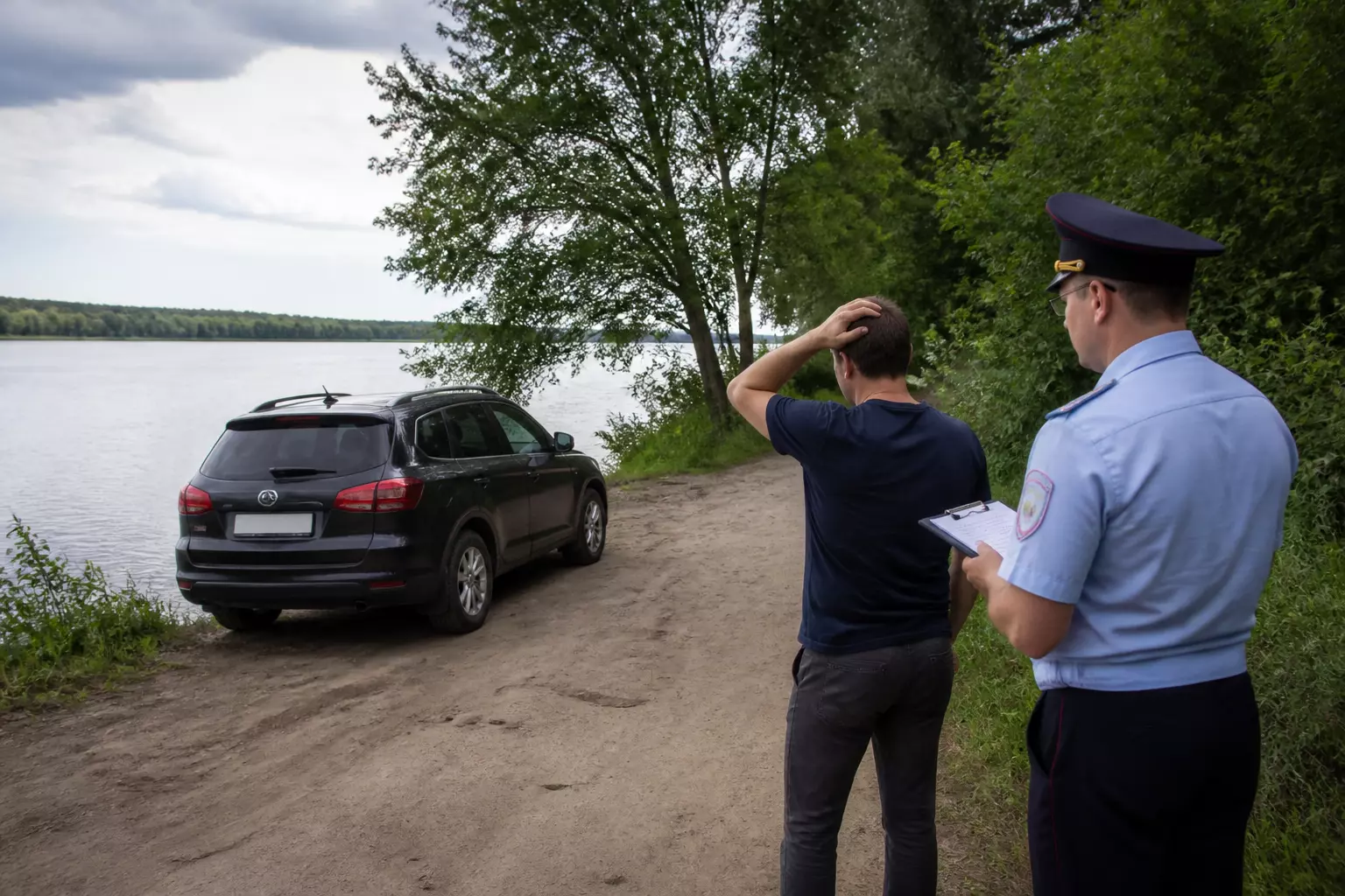 Почему парковка у водоёмов грозит водителям штрафами в несколько тысяч рублей и как этого избежать