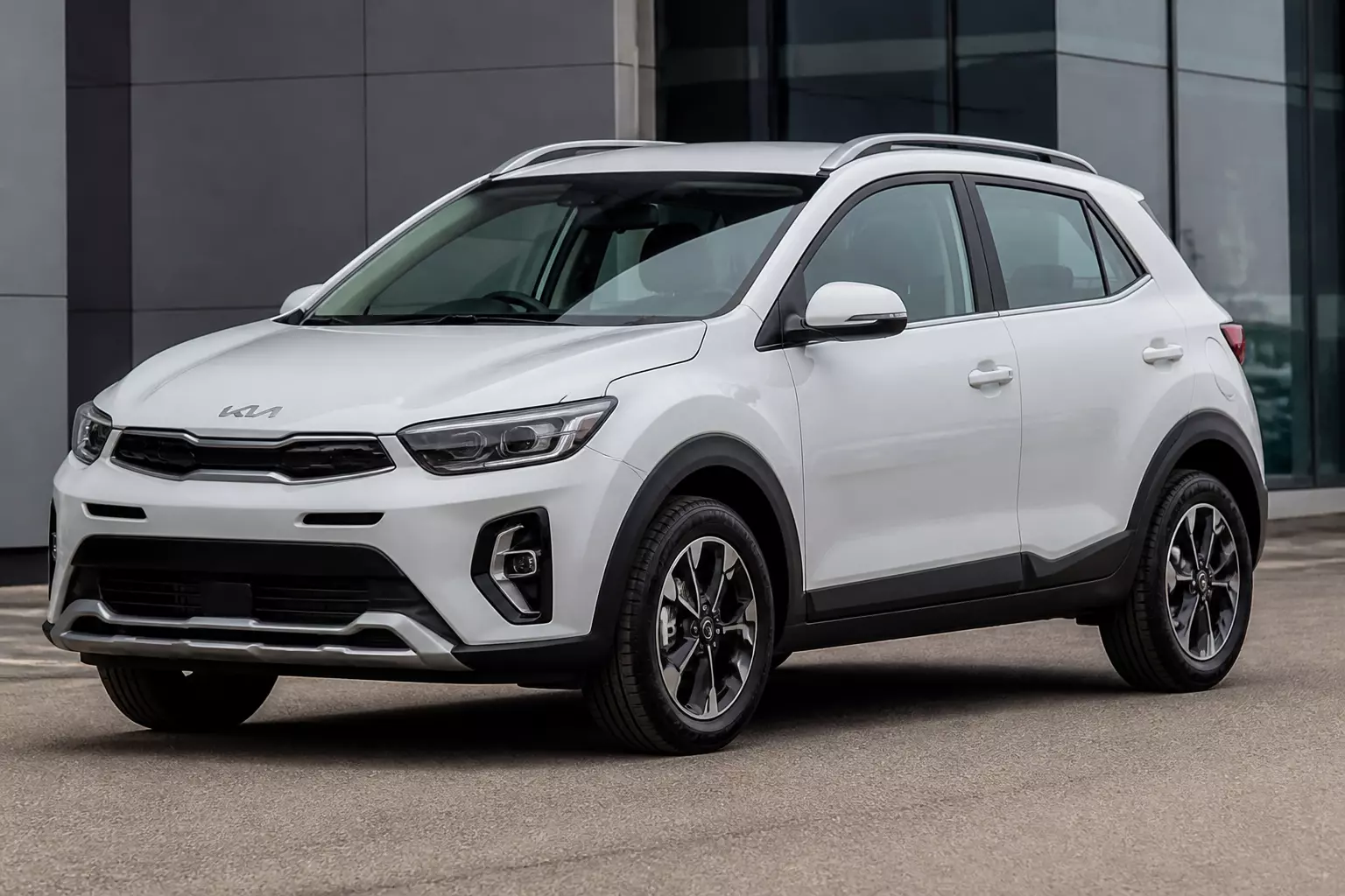 В России стартовали продажи Kia KX1 из Китая с автоматом — цена от 1,54 миллиона рублей