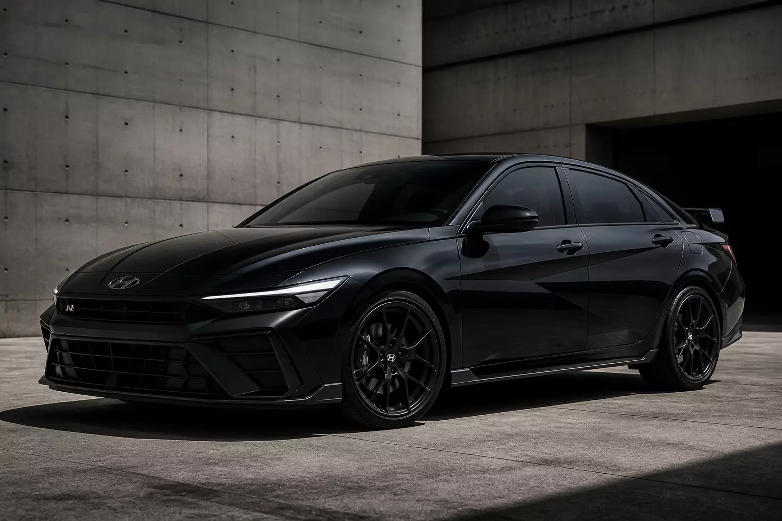 Hyundai Elantra N Monochrome появится на трёх рынках уже в конце октября — что ждать покупателям